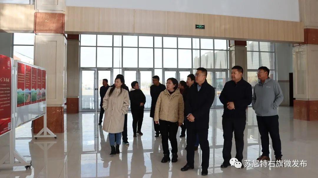 自治区党委宣传部未成年人精神文明建设处处长李文江一行深入苏尼特右旗调研校园文化建设工作