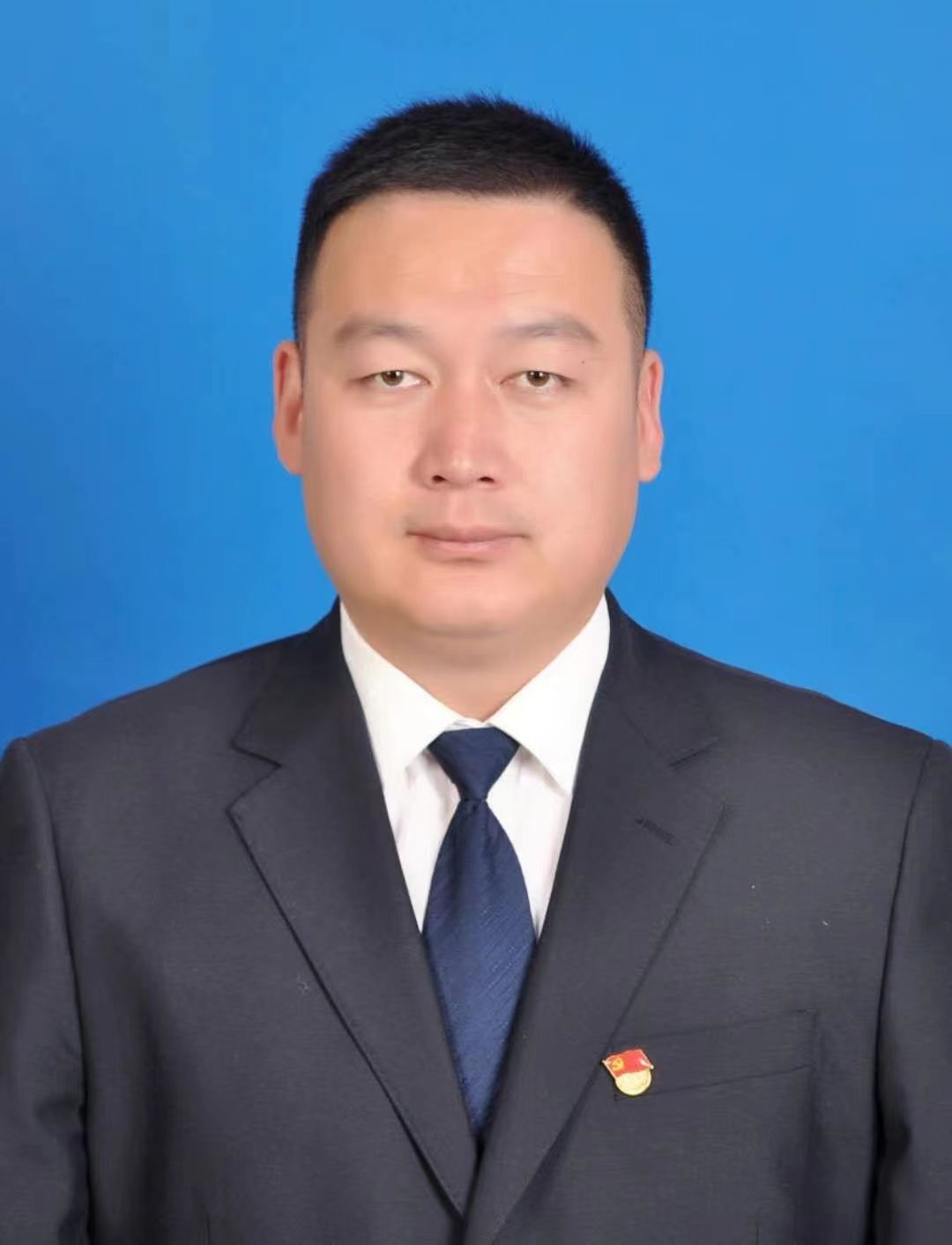 周冠男